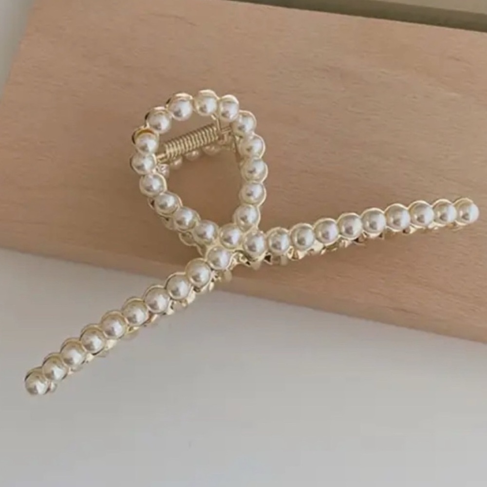 Elegant Pearl Hair Clip